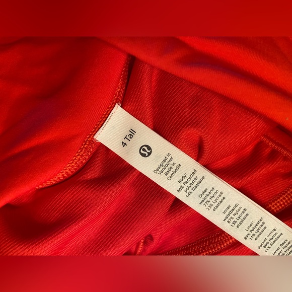 Lululemon Shorts Size 4 - Picture 2 of 3